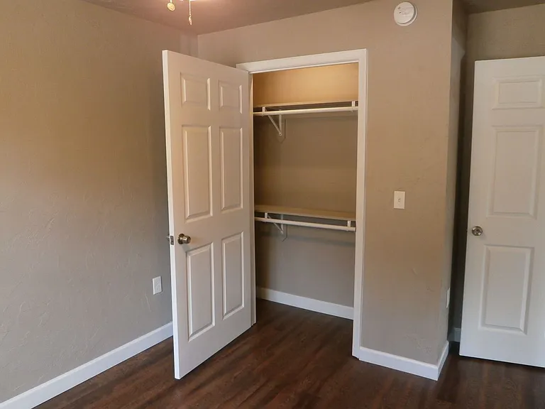 Elm Terrace Apartments — Photo 37