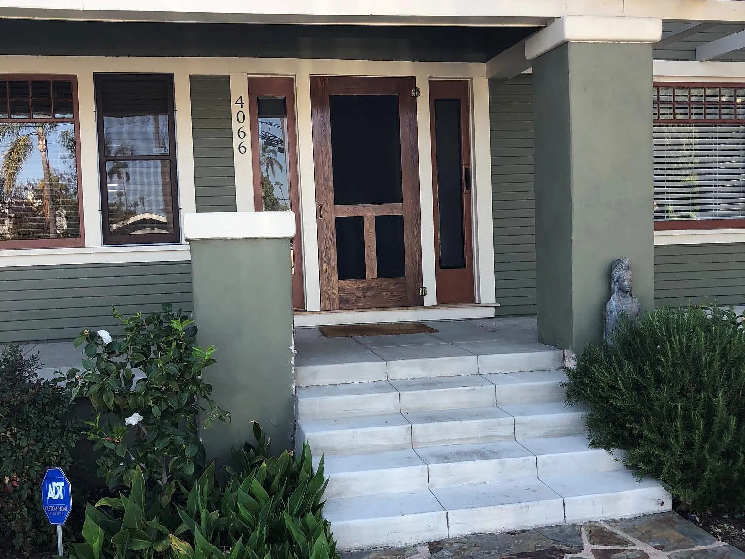 3 bed, 1.5 bath, 1600 sqft, $5,600 — Photo 2