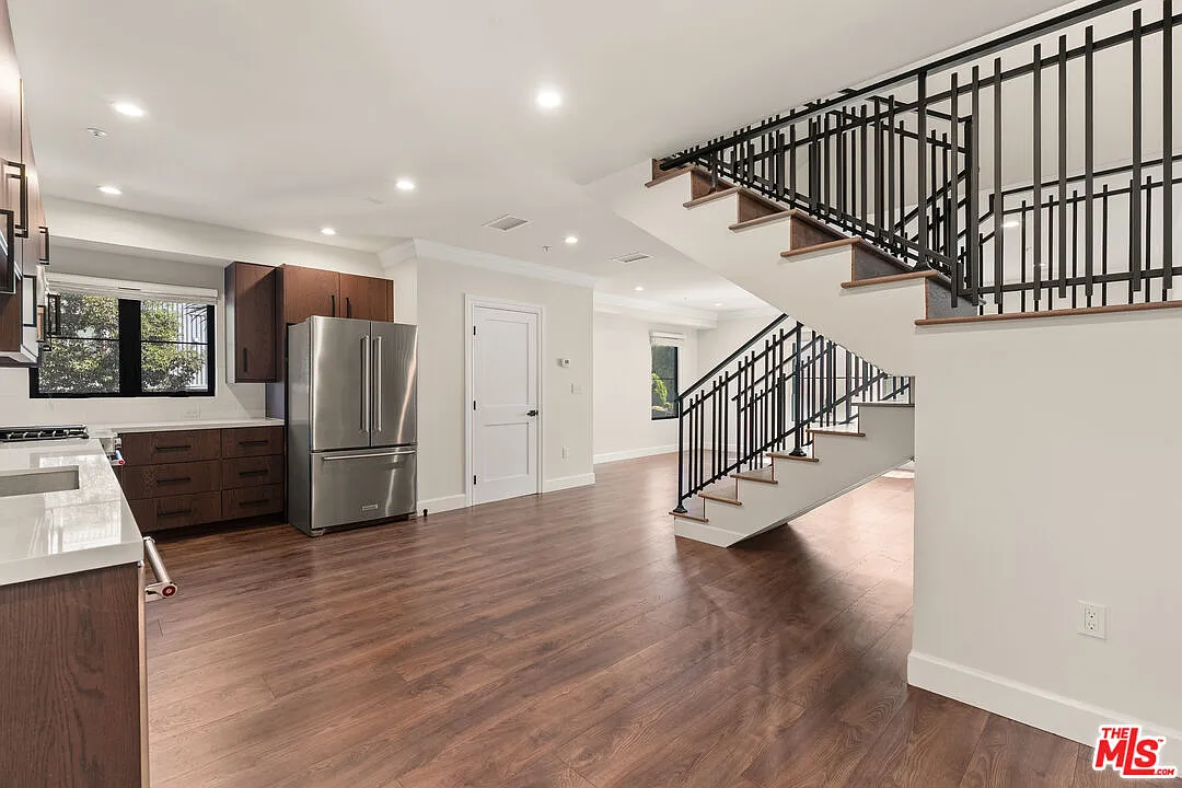 3 bed, 3.5 bath, 2200 sqft, $6,000 — Photo 1