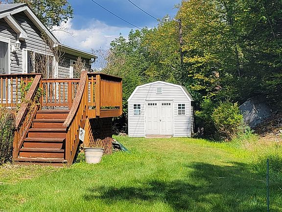 4th image of 23 Davis Ln