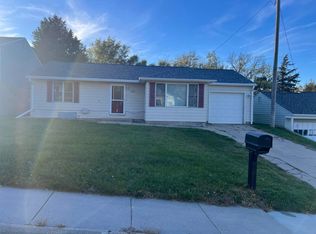 825 S 11th Ave, Broken Bow, NE 68822
