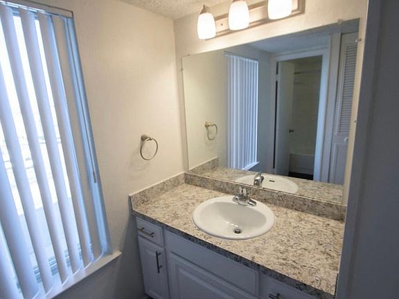 4th image of 5759 E Northwest Hwy #12