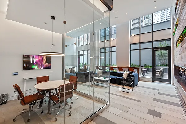 Rented by Greystar | media 7