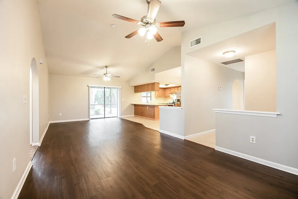 3 bed, 2.0 bath, 1462 sqft, $1,740 — Photo 3