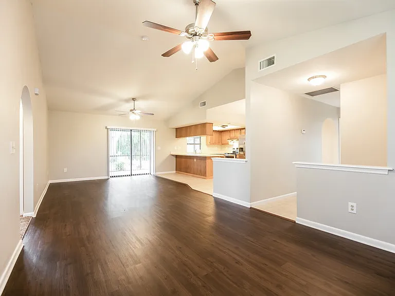 3607 SE 8th Ave — Photo 3