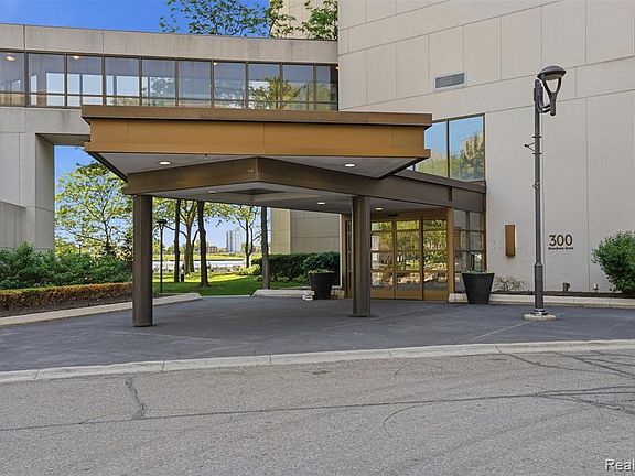 4th image of 300 Riverfront Dr #17E