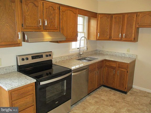 3rd image of 105 Cypress Dr