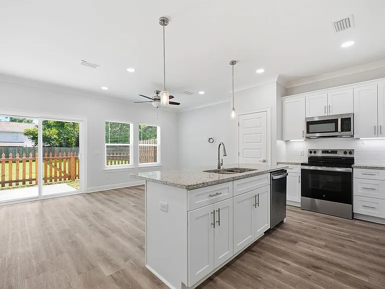 699 Woodlawn Ave NW — Photo 8
