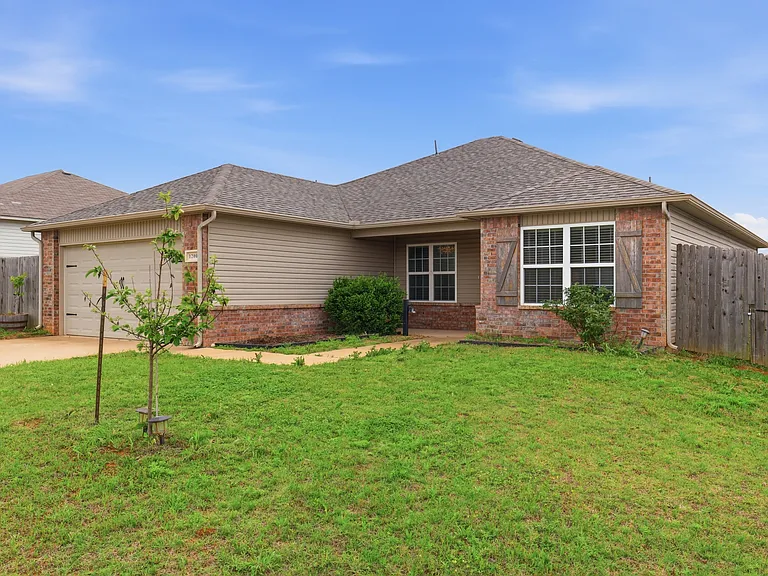 1200 Granite Ln — Photo 3