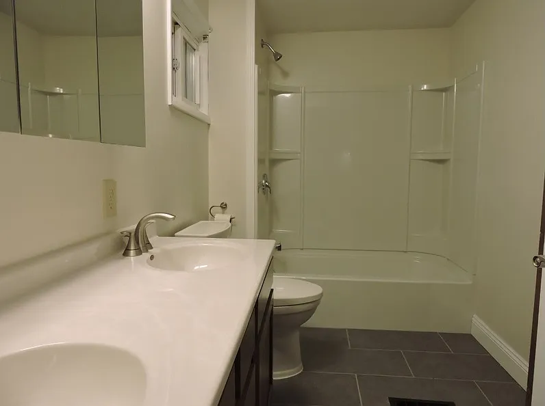 3 bed, 1.0 bath, 1036 sqft, $1,750 — Photo 2