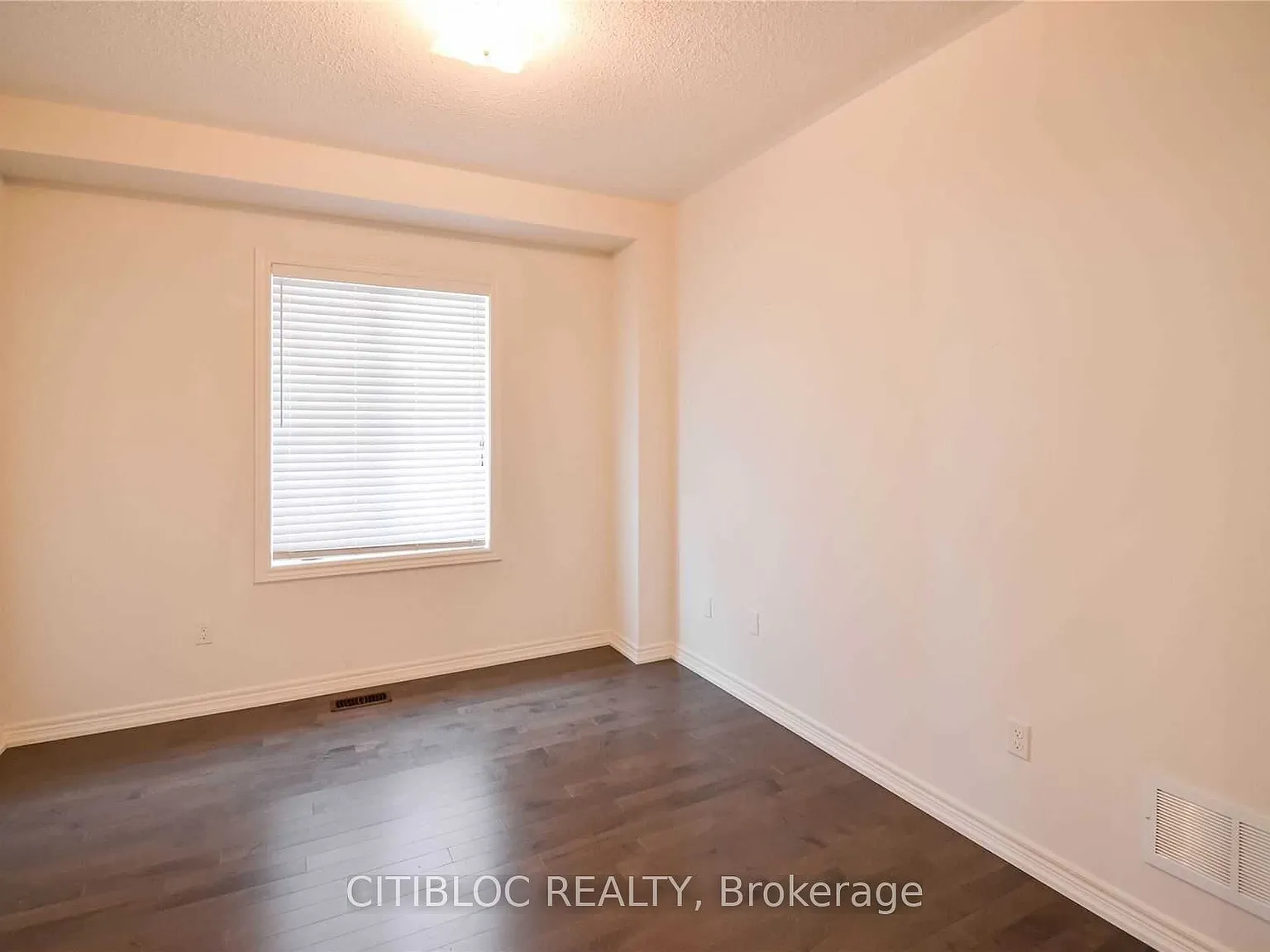5 bed, $4,000 — Photo 4