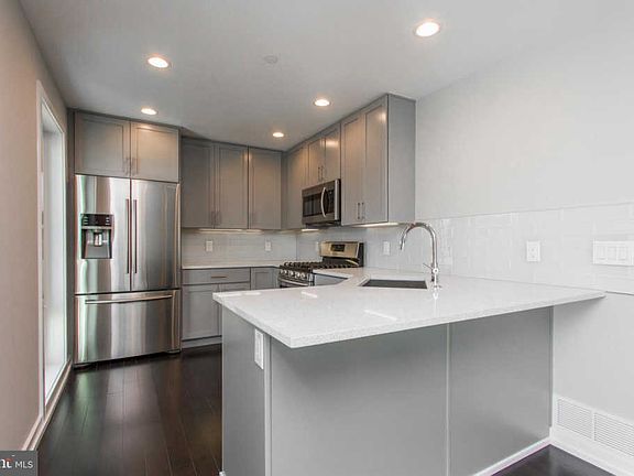 4th image of 716 S Sartain St #4