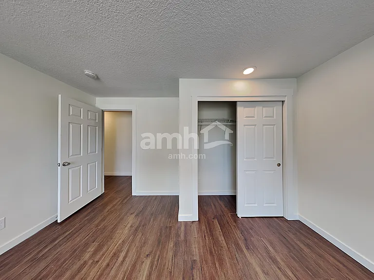 286 W 14th St — Photo 16