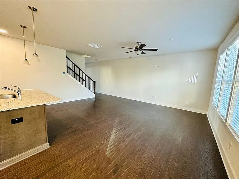 1252 Windmill Pkwy — Photo 4