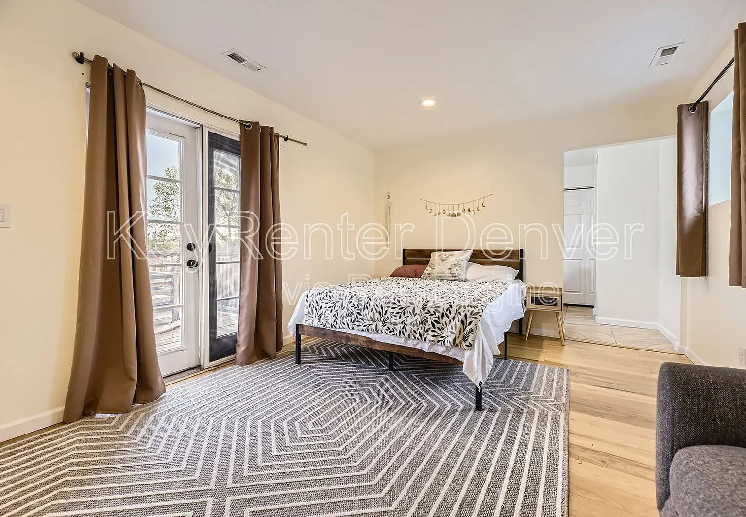 2 bed, 2.0 bath, 1100 sqft, $1,600 — Photo 1