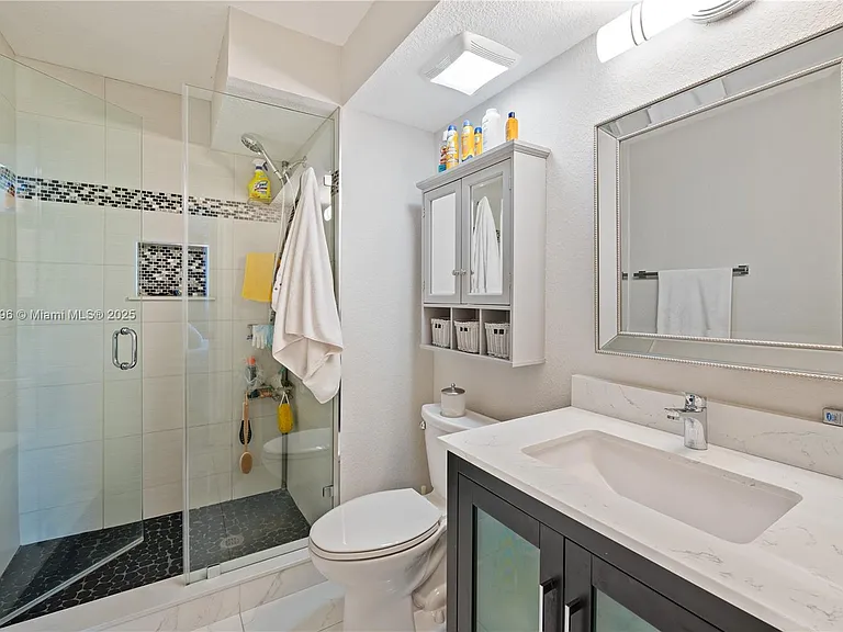 711 S Hollybrook Dr #109 — Photo 18
