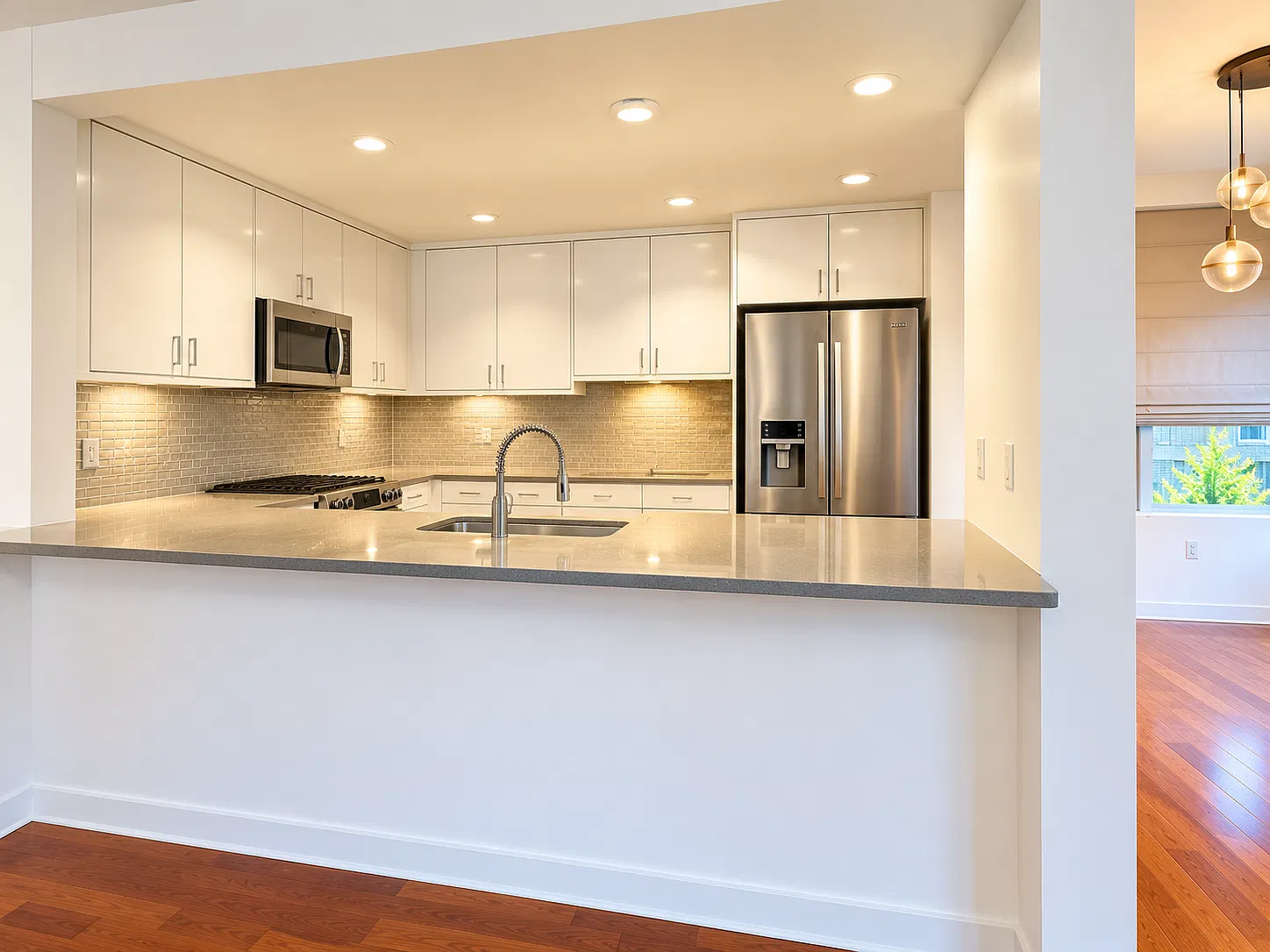 2 bed, 1037 sqft, $6,000 — Photo 2