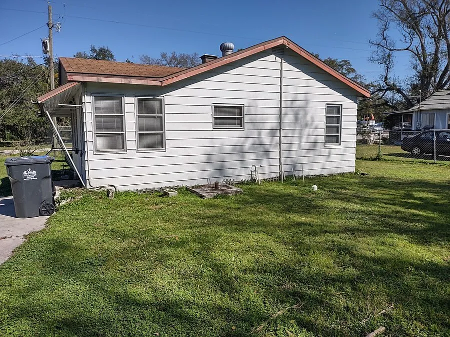 2 bed, 810 sqft, $1,690 — Photo 2