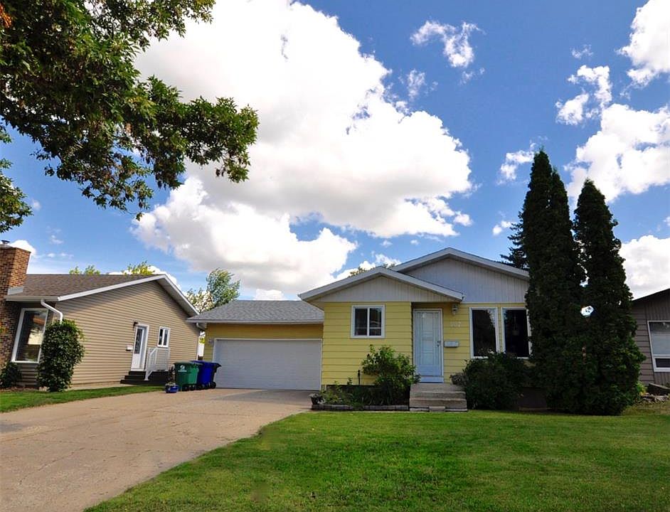 1st image of 407 Wathaman CRESCENT