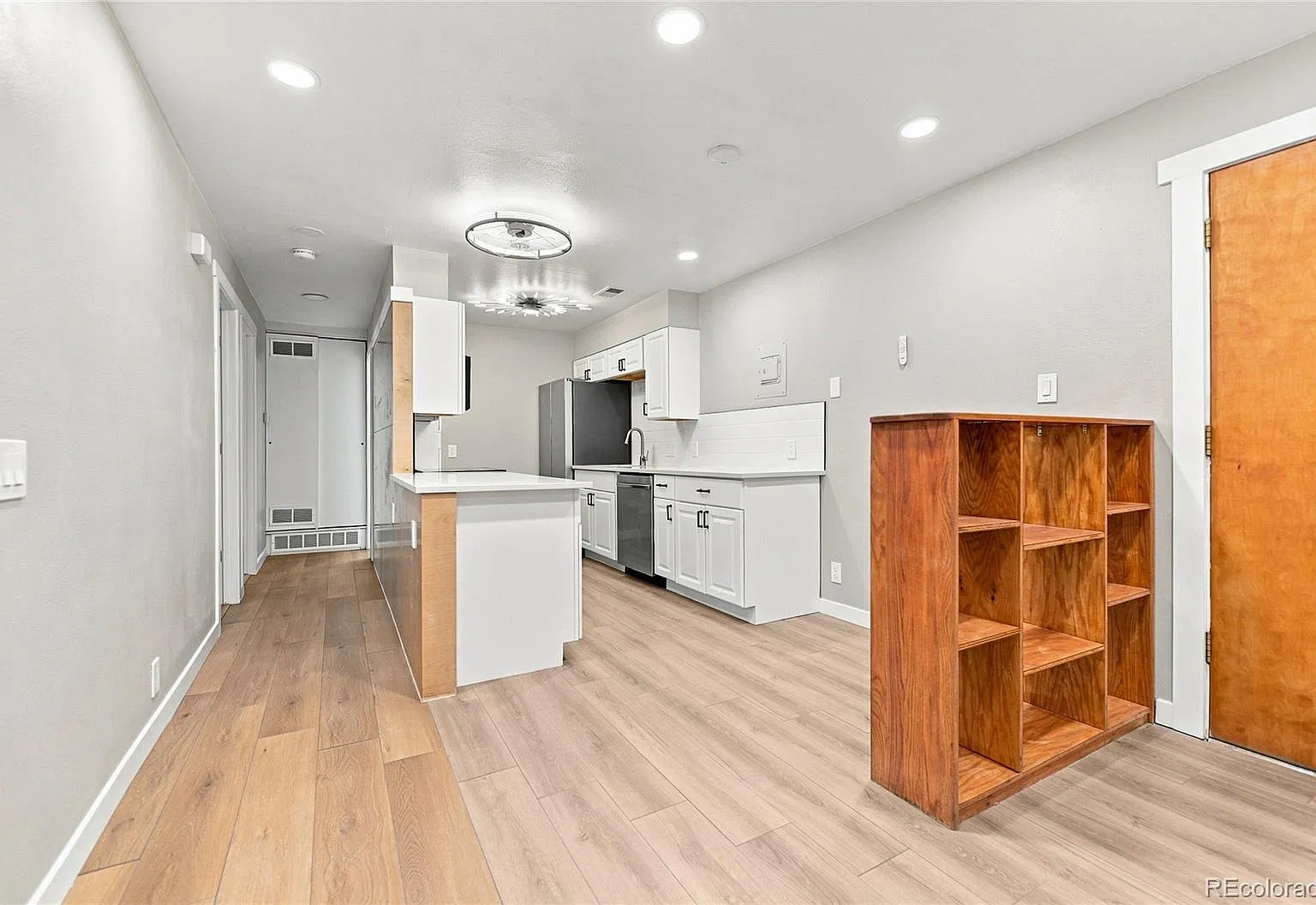 2 bed, 1.0 bath, 913 sqft, $1,695 — Photo 3