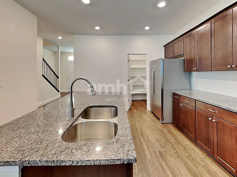 2401 E Wild Horse Way — Photo 4