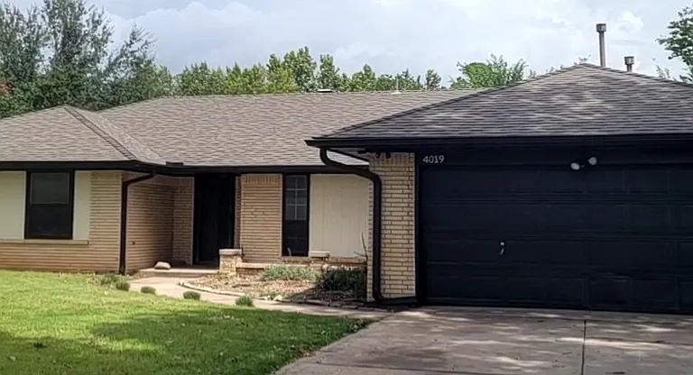4019 Coventry Ln — Photo 2