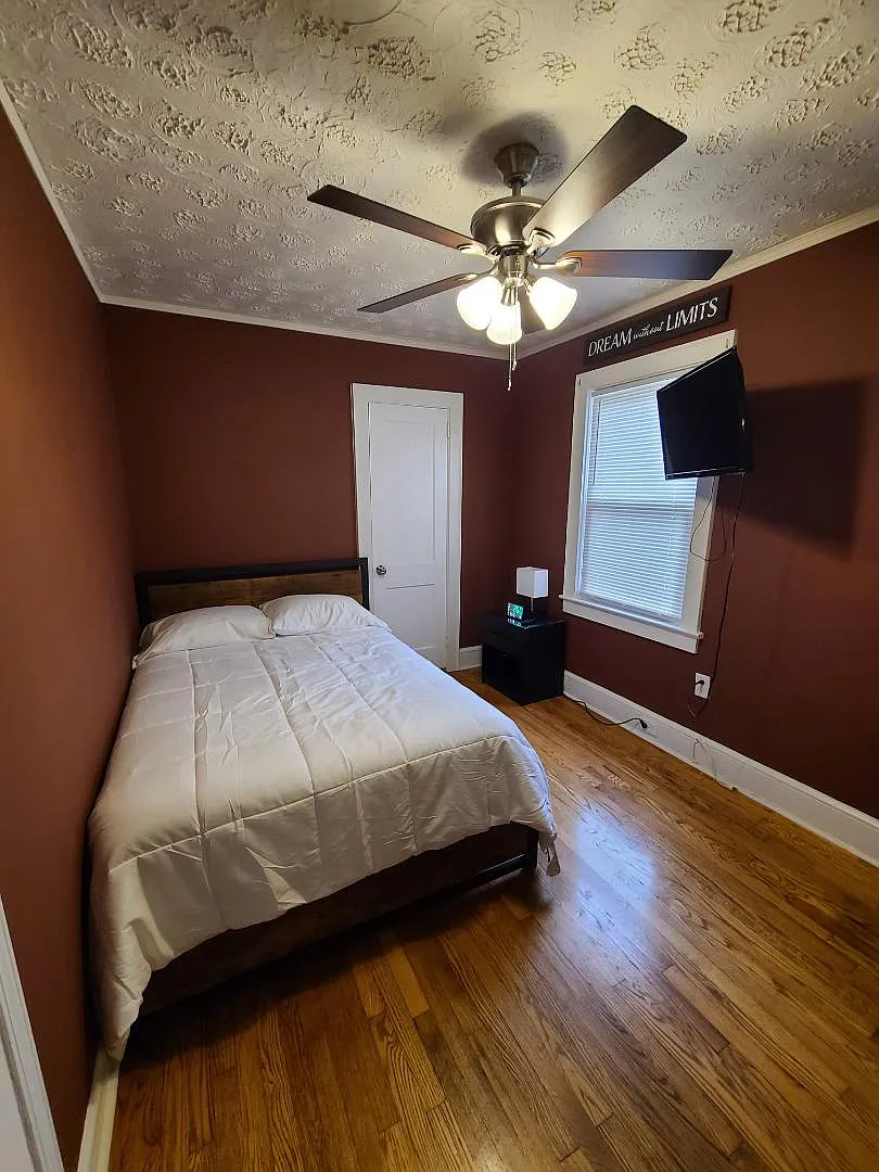106 Cartee Avenue - Room D (Greenville SC) — Photo 2