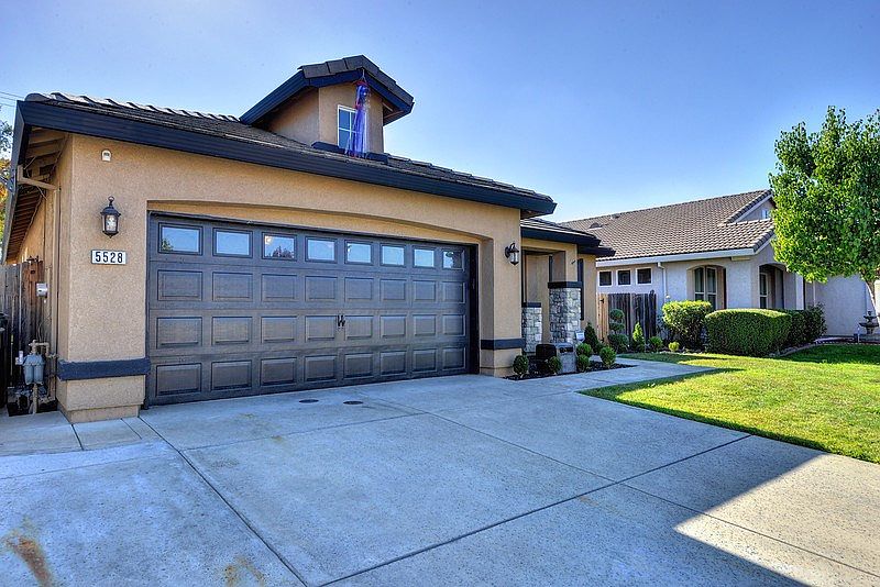 2nd image of 5528 Melbury Way