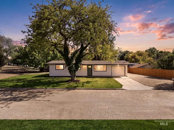 803 Smith Ave, Nampa, ID 83651