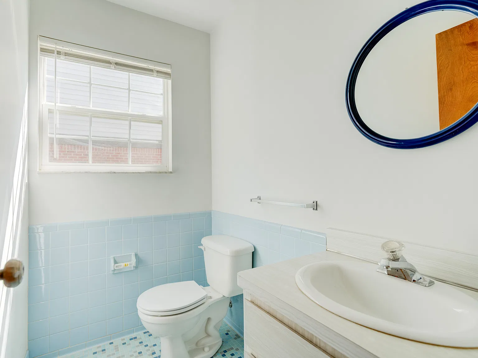 3 bed, 2.5 bath, 1620 sqft, $2,100 — Photo 3