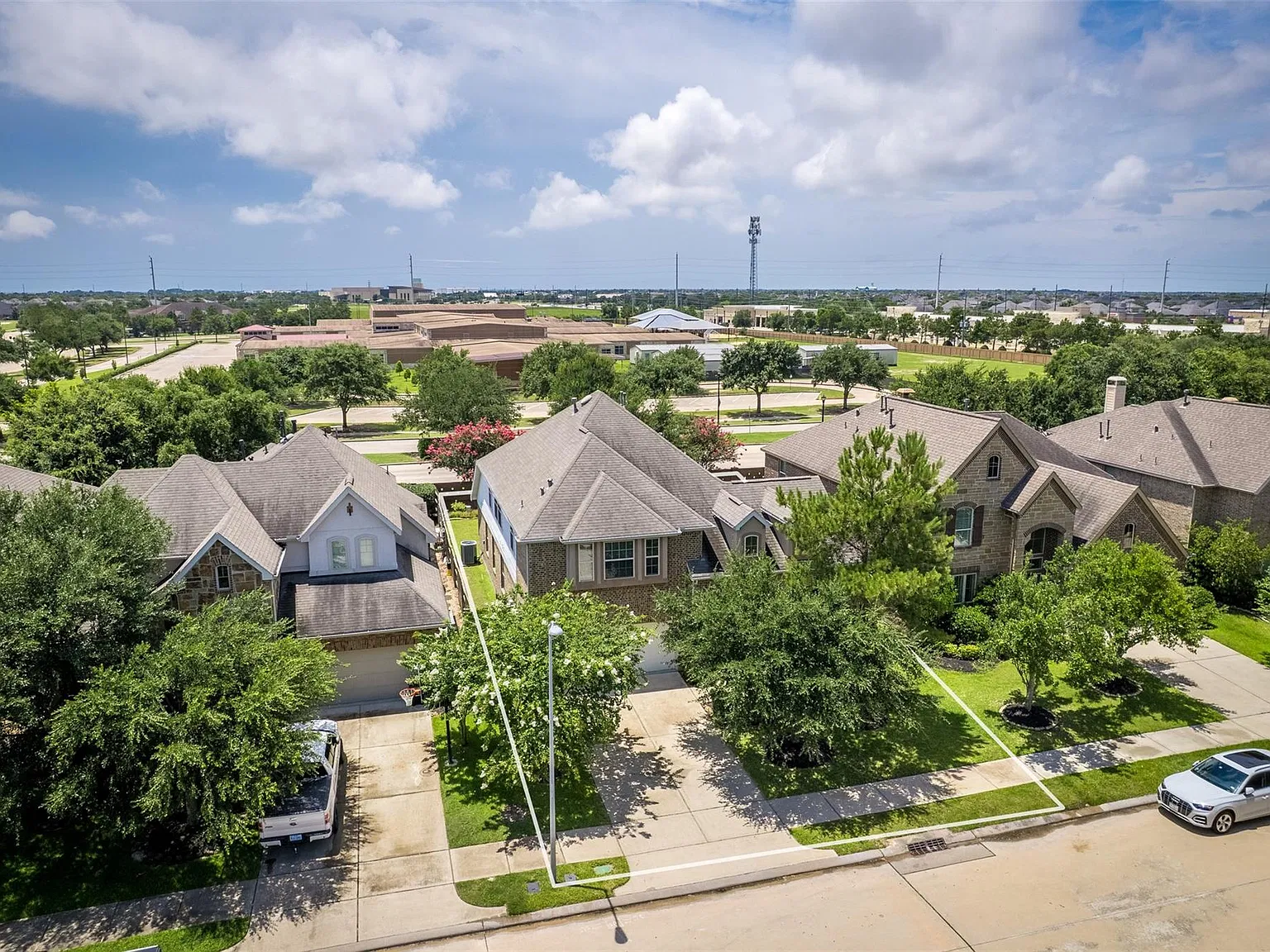 4 bed, 4.0 bath, 2845 sqft, $3,100 — Photo 3