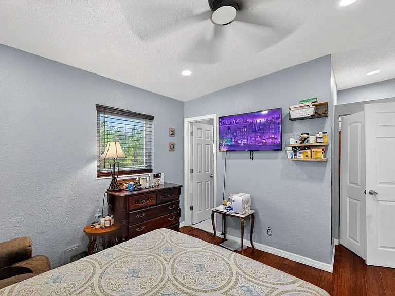 300 SW 25th Ave — Photo 22