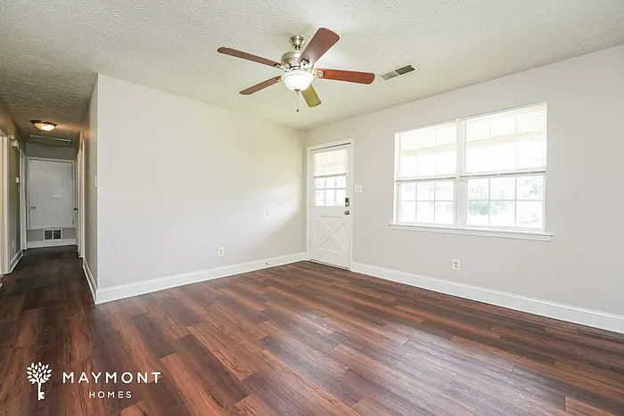 612 Ralph Rd SE — Photo 4