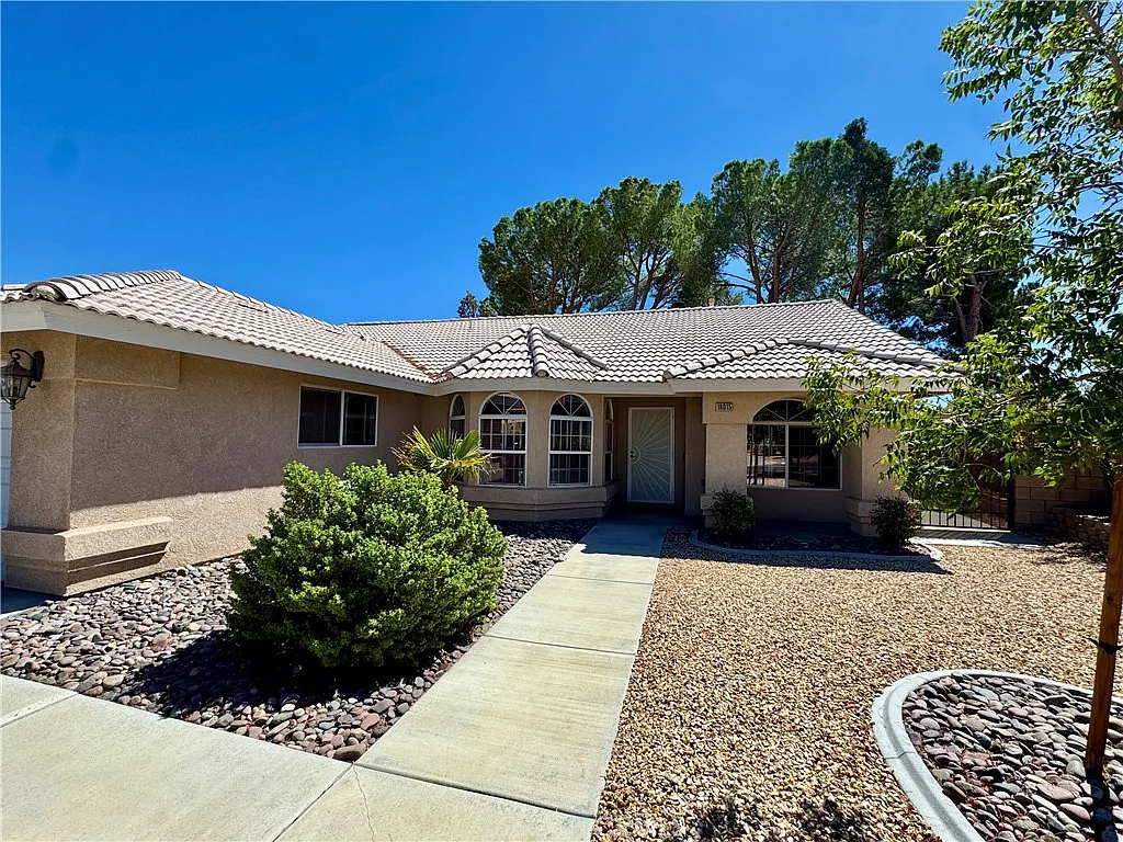 3 bed, 1885 sqft, $3,000 — Photo 3