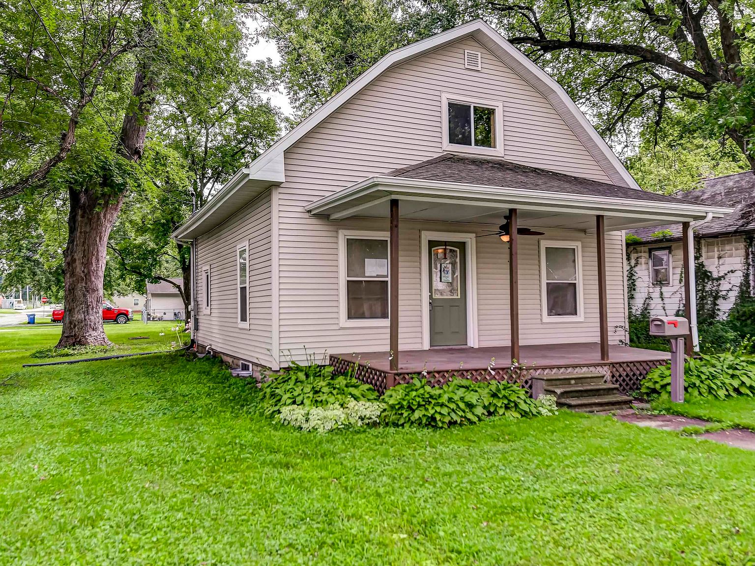 616 E Poplar St, Taylorville, IL 62568 Zillow