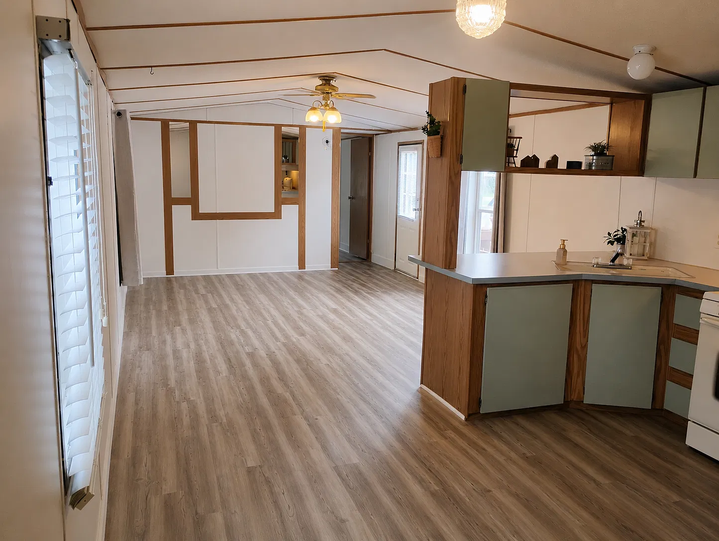 2 bed, 952 sqft, $1,055 — Photo 3