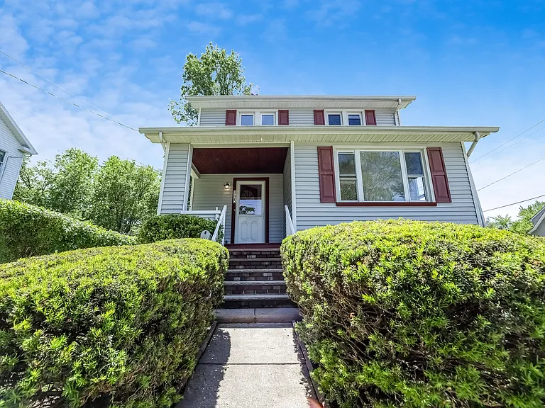 135 E Linden Ave — Photo 6