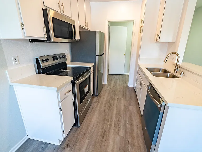 4444 Ensign Avenue — Photo 52