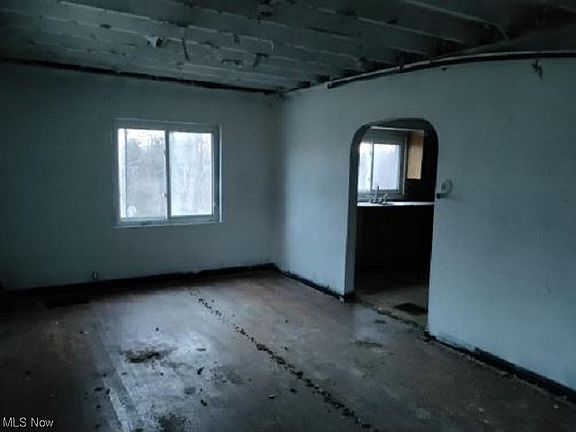4th image of 2796 Wilson Ave