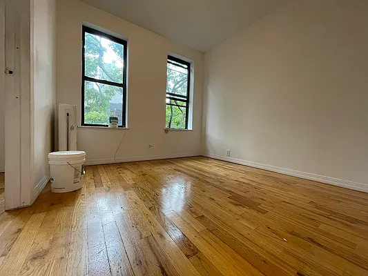 Rented by HOLTON REAL ESTATE INC. | media 21