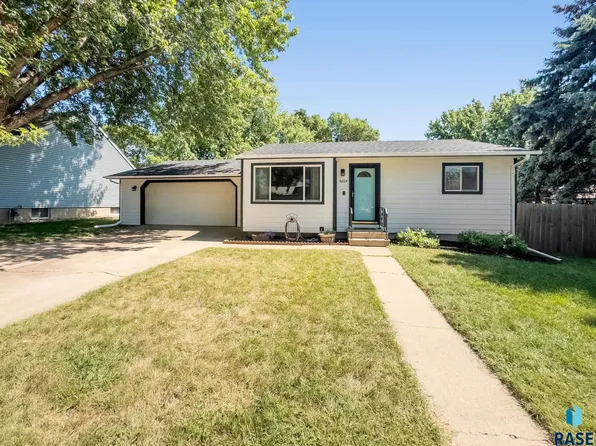 5604 S Danberry Dr, Sioux Falls, SD 57106