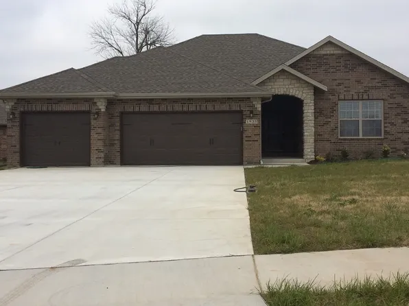 1935 N Pavilion Pl, Strafford, MO 65757