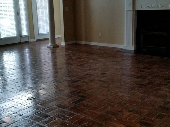 5th image of 11 Oakwood Ln
