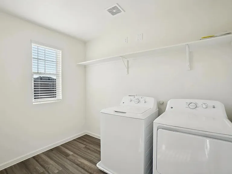 2200 Meadow Park Dr — Photo 16