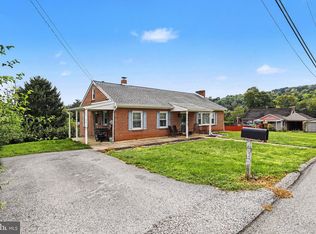 305 Glenvue Rd, Glen Rock, PA 17327