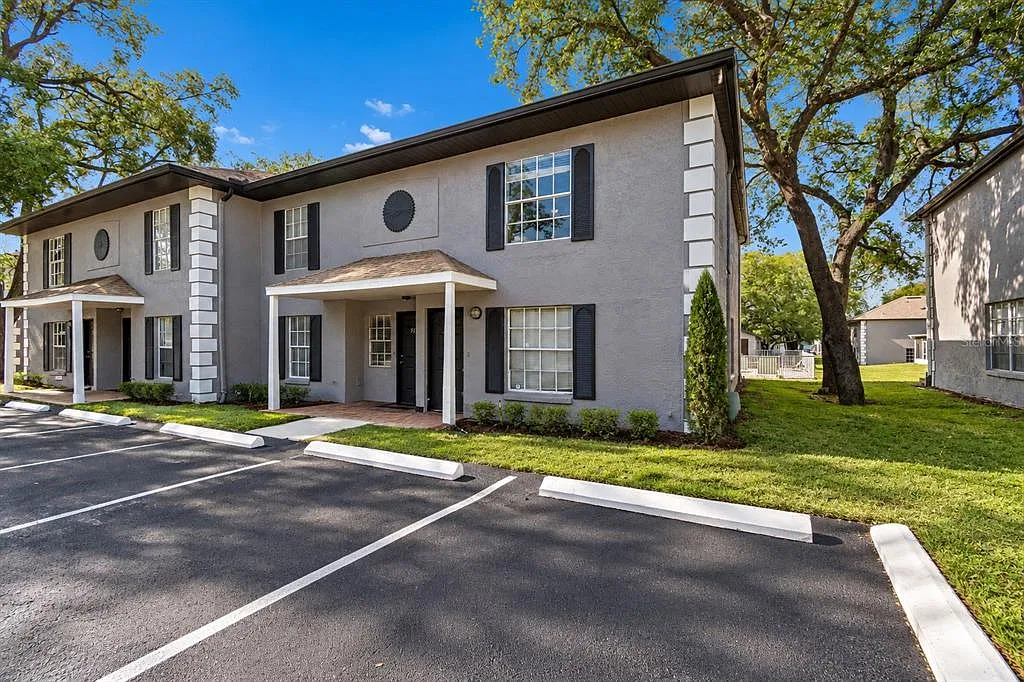3 bed, 2.5 bath, 1368 sqft, $1,795 — Photo 1