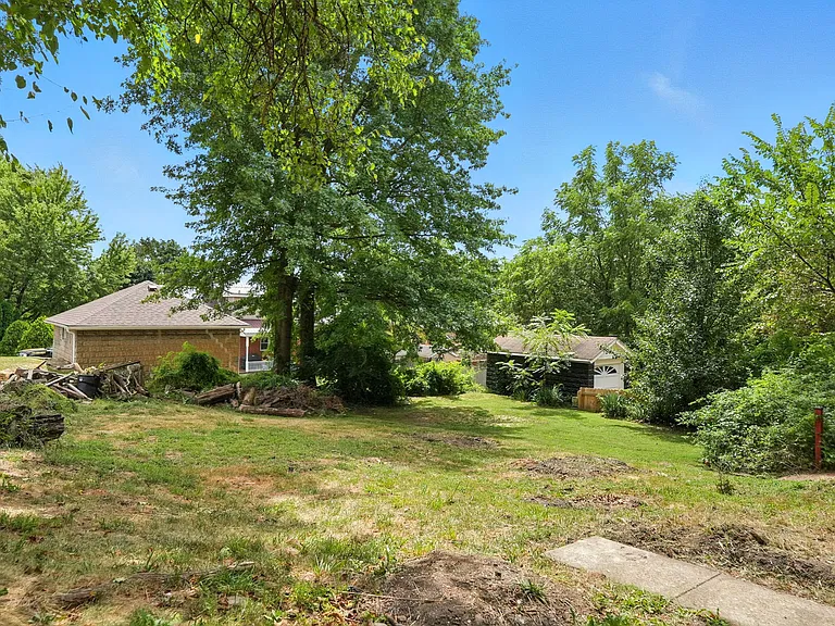 3229 Beacon Hill Ave — Photo 30