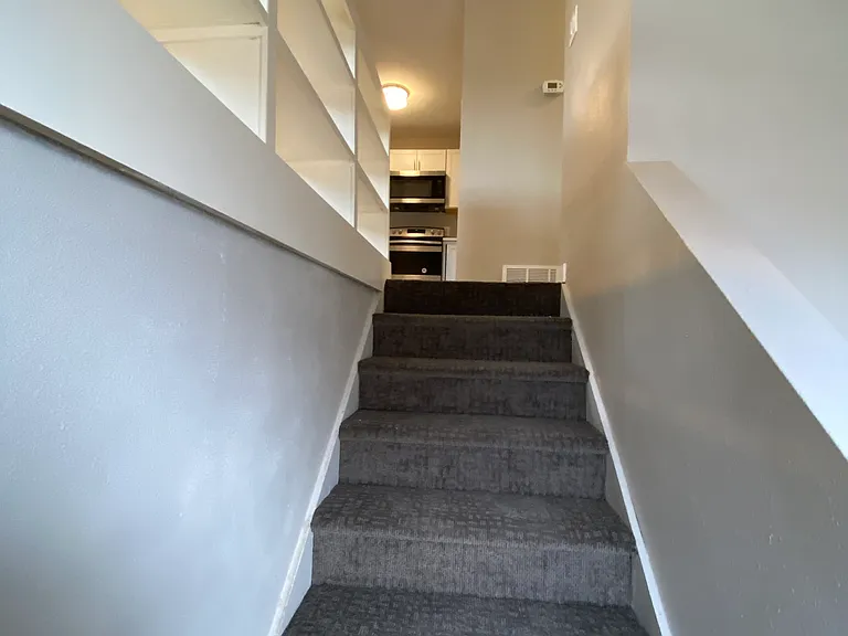 373 Lakewood Dr — Photo 3