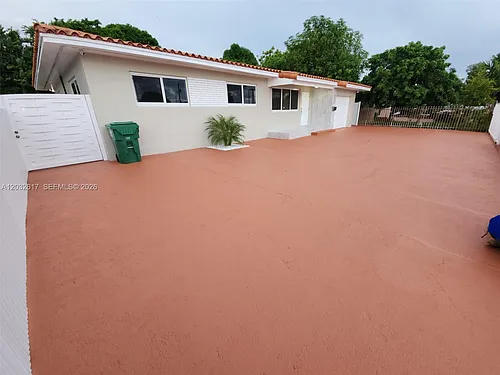 950 NW 36th Ave Photo 1