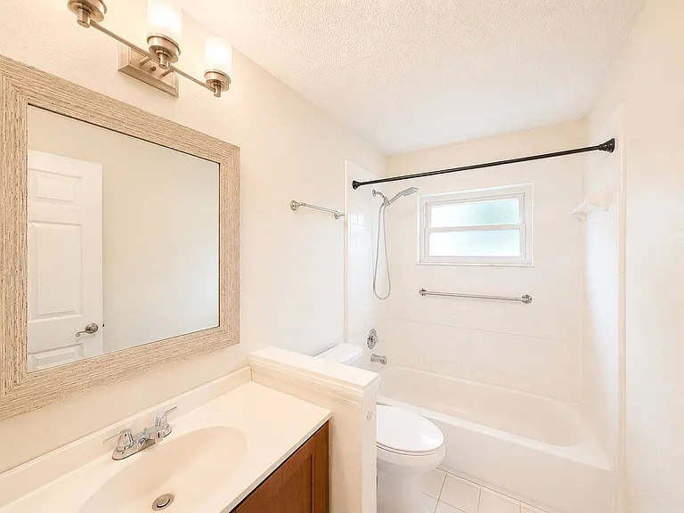 1009 Bartlett Ct — Photo 16